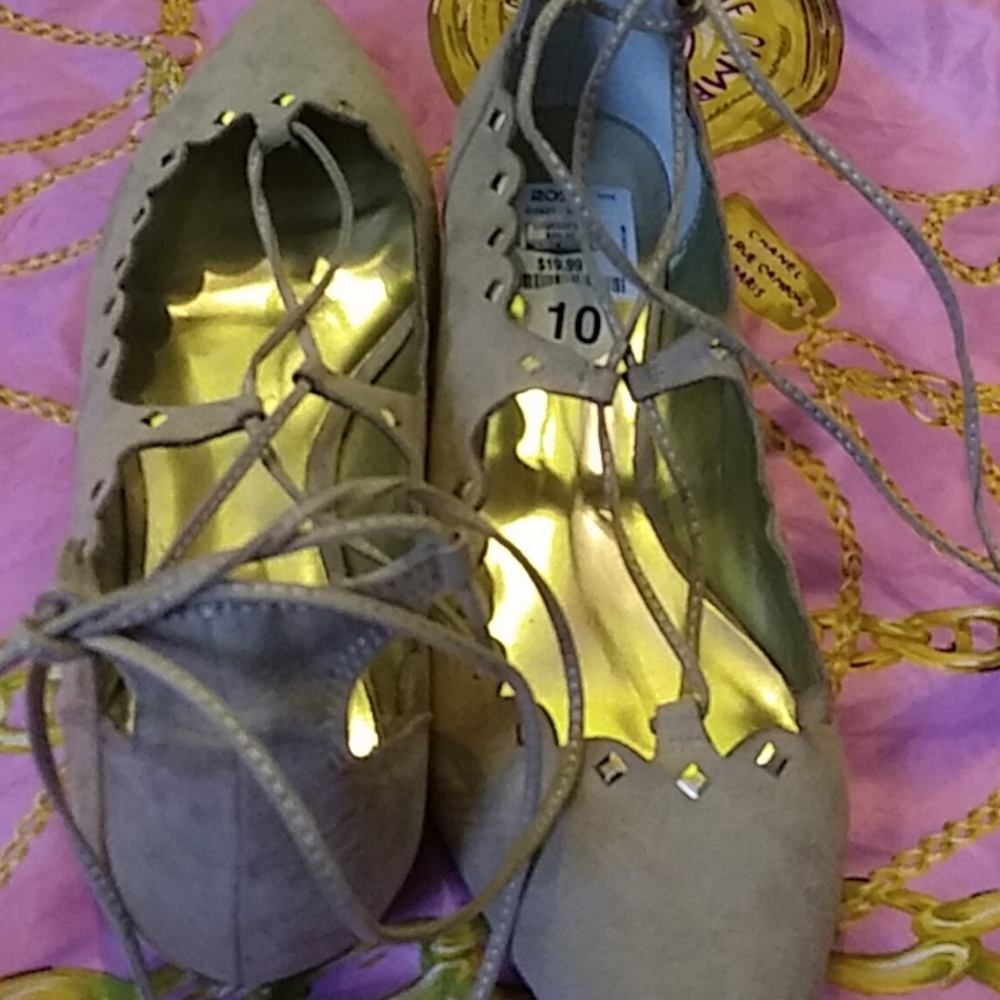 Flats 10 NWT